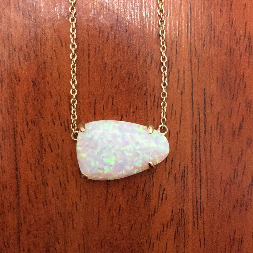 Kendra Scott Kyocera Opal Isla Necklace in Gold.
